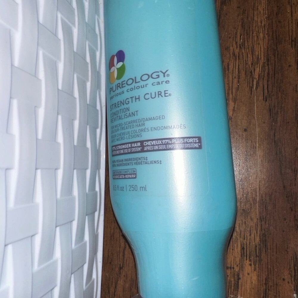 Pureology Strength Cure Conditioner For Damaged Color Treated Hair‎